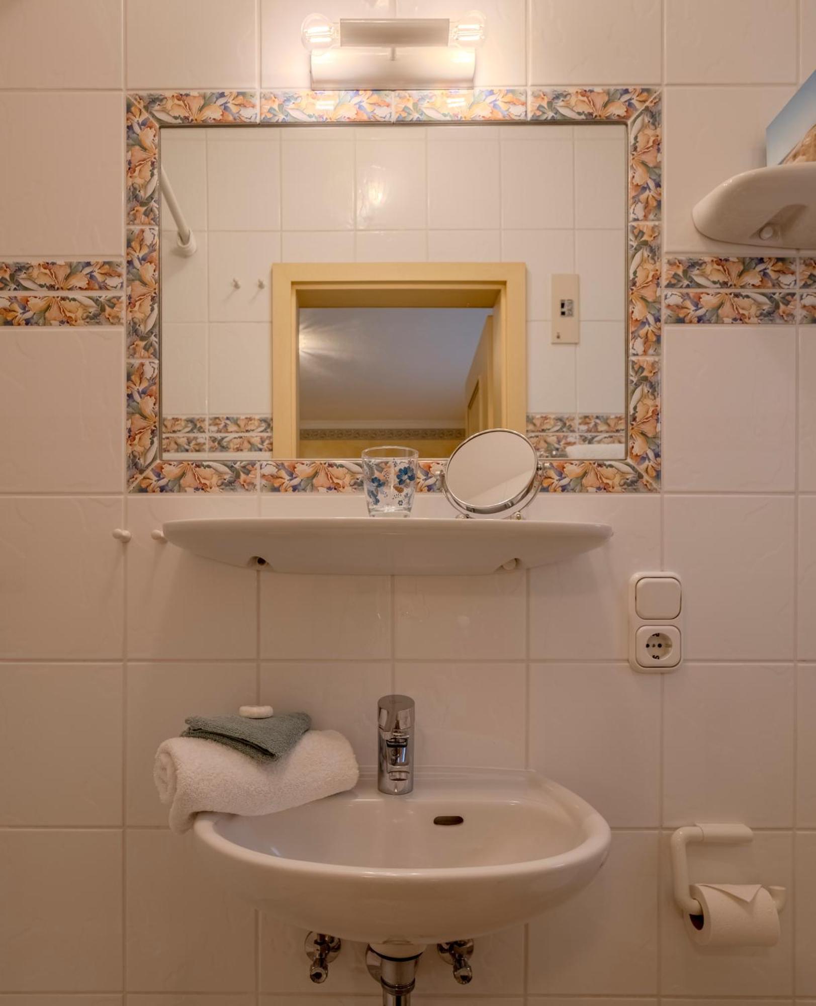 Hotel Wiesbaden Wenningstedt-Braderup Bagian luar foto